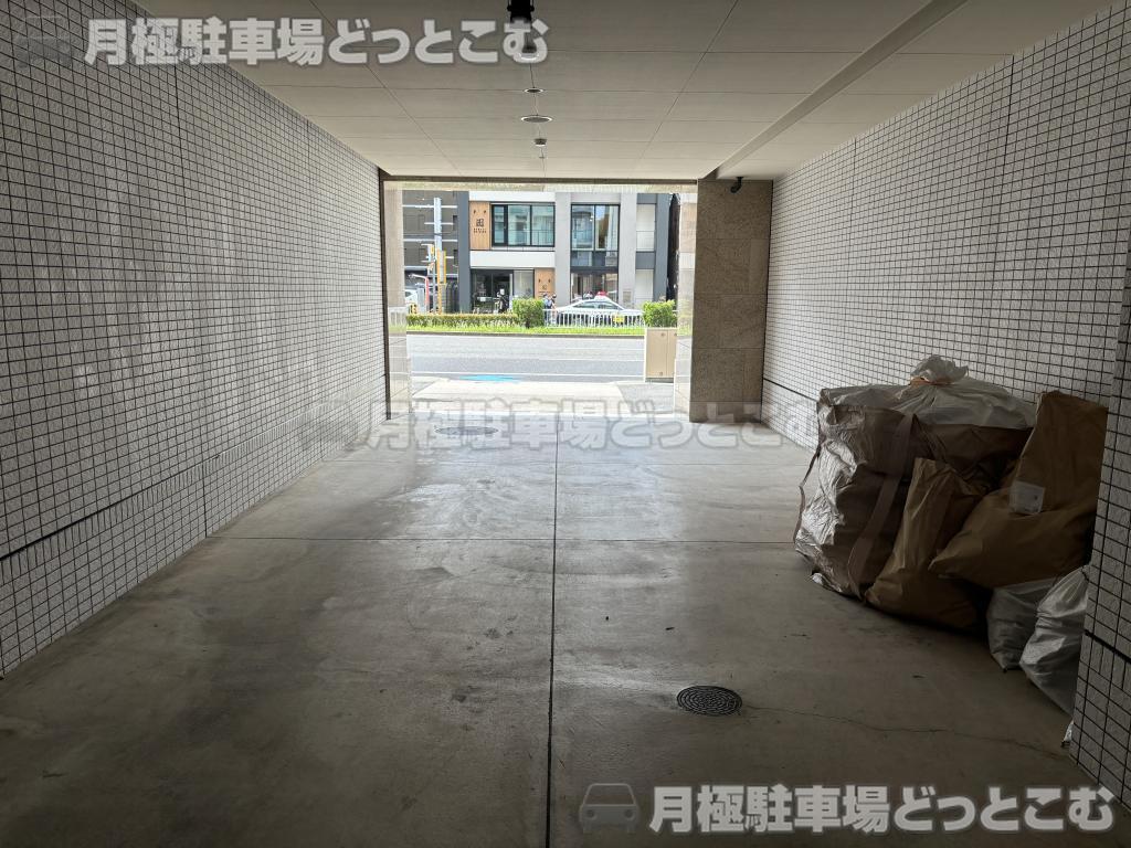 名古屋市東区葵1丁目16-29の月極駐車場9