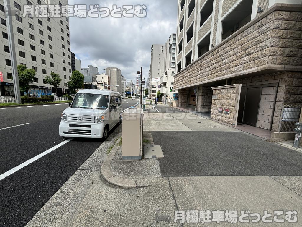 名古屋市東区葵1丁目16-29の月極駐車場3