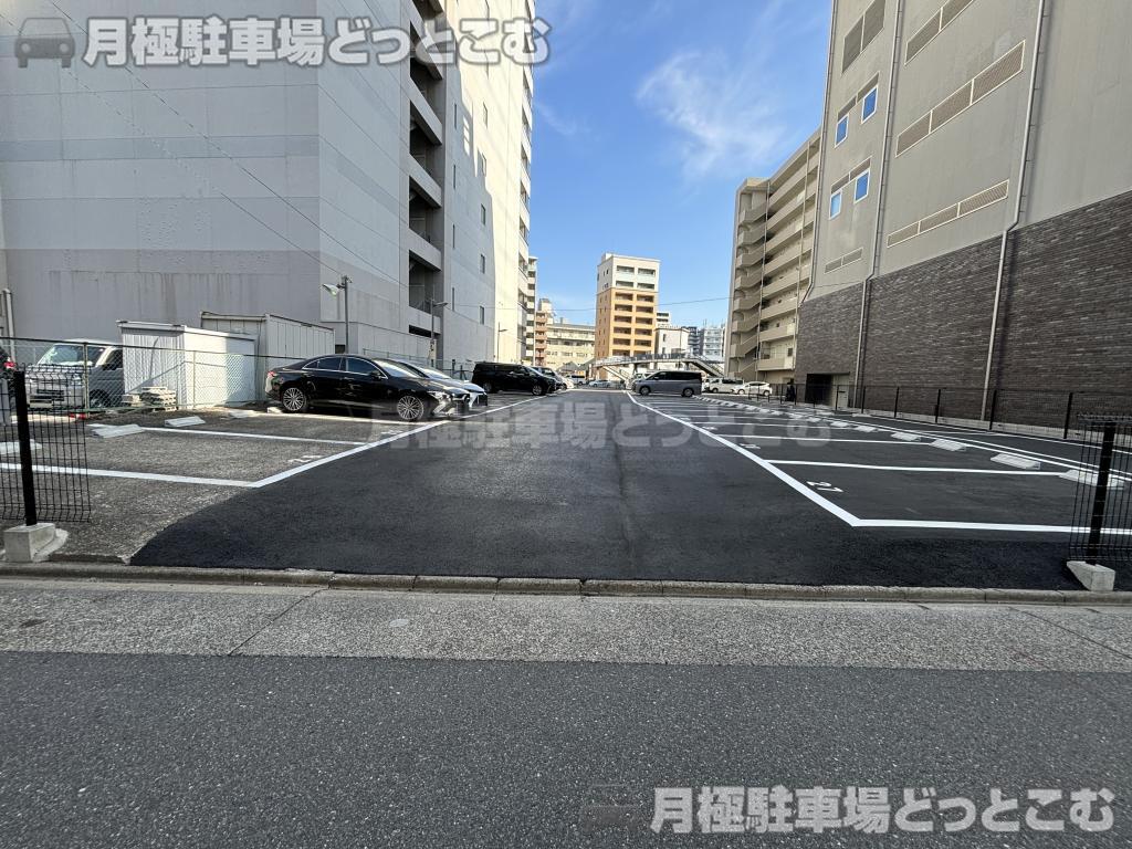 名古屋市東区東桜2丁目203-1,203-2,209の月極駐車場2
