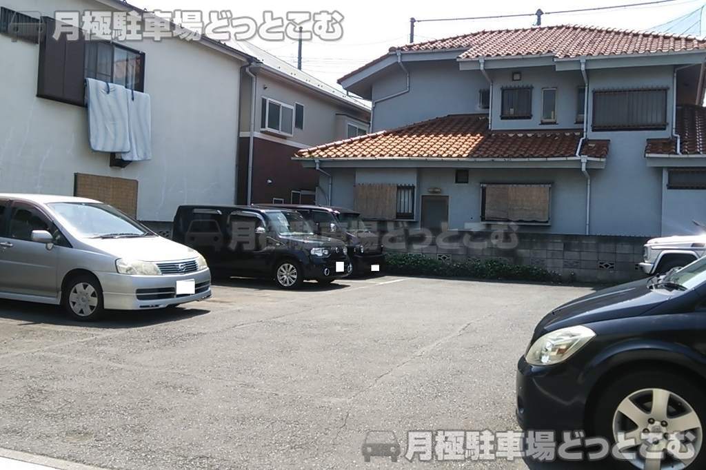 横浜市鶴見区平安町2-27-3の月極駐車場1