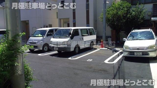 横浜市神奈川区大口通30の月極駐車場2