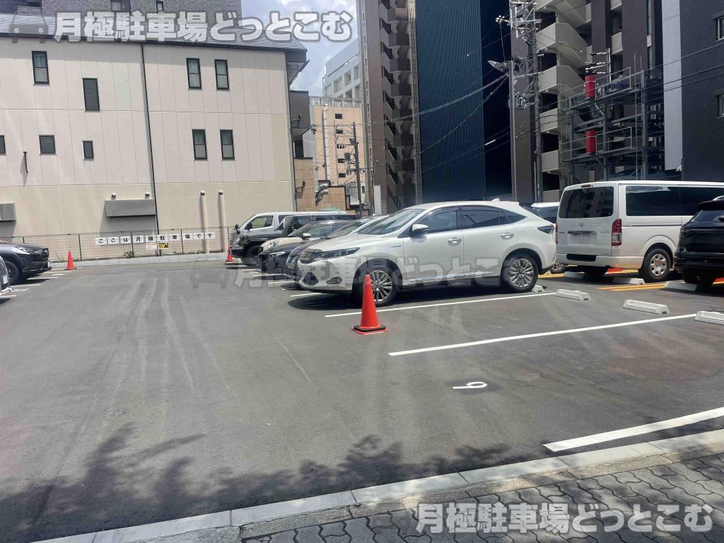 名古屋市中村区名駅南1丁目13番17号の月極駐車場2