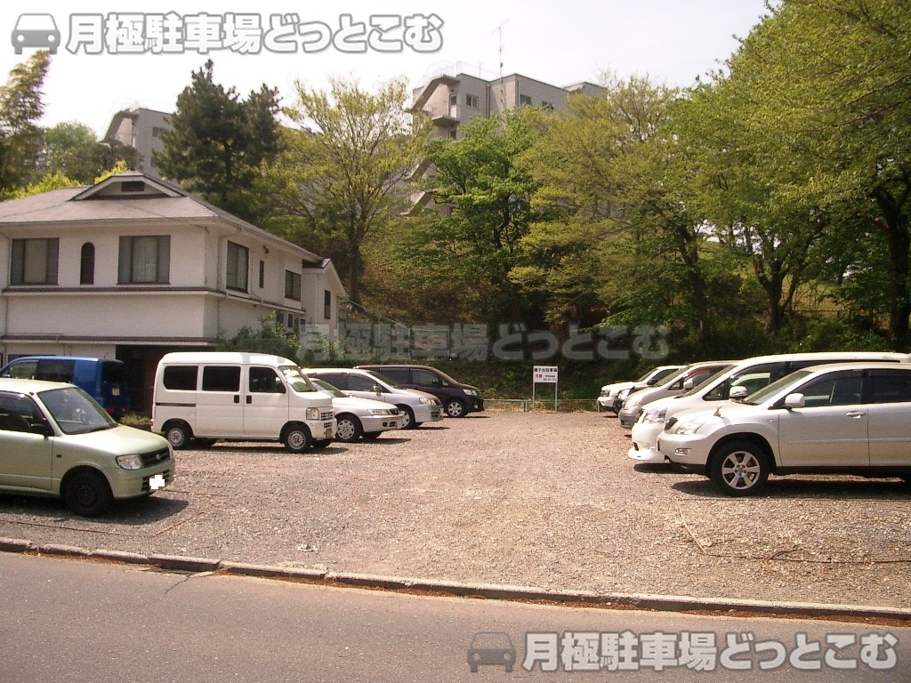 横浜市磯子区磯子台24の月極駐車場1