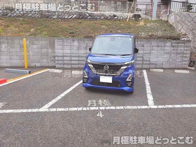 藤沢市藤沢4丁目2-12の月極駐車場2