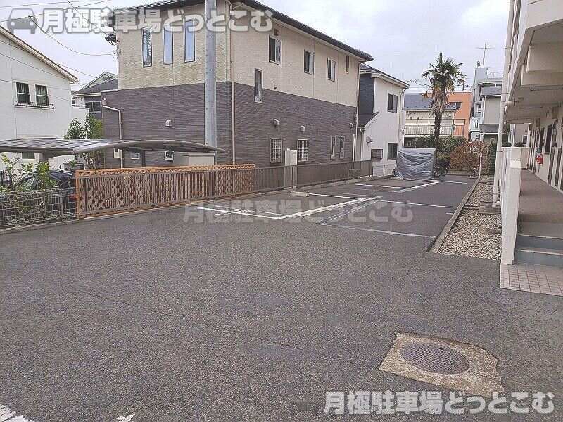 藤沢市藤沢4丁目2-12の月極駐車場3