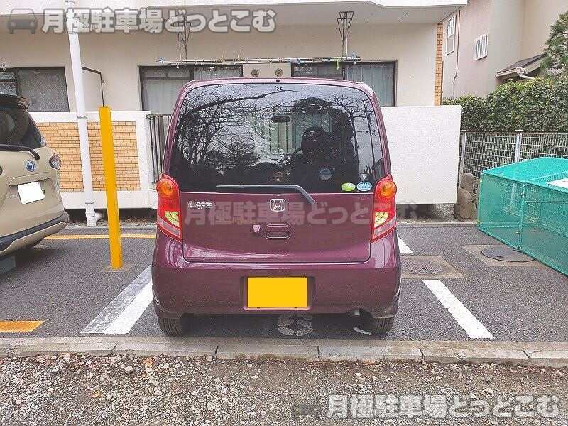 藤沢市藤沢4丁目2-12の月極駐車場1