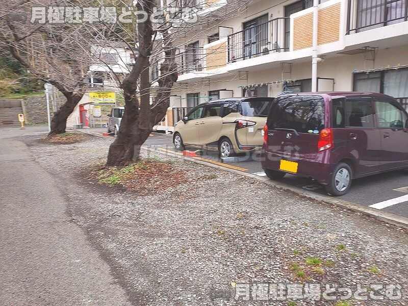藤沢市藤沢4丁目2-12の月極駐車場2