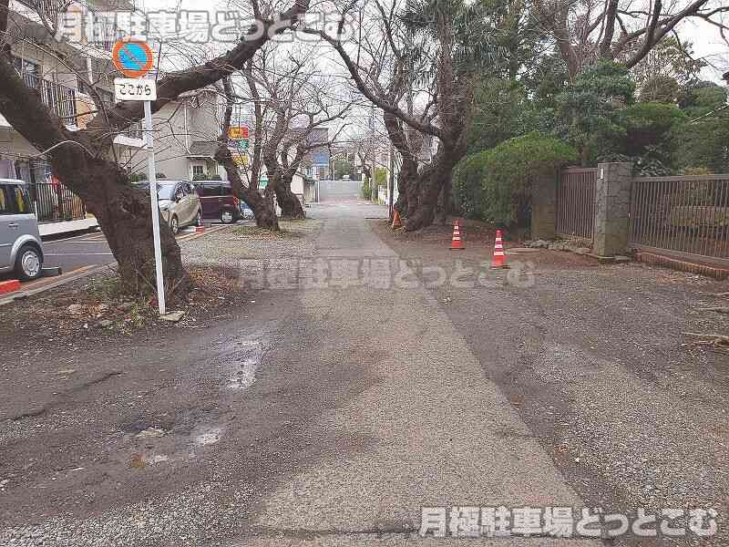 藤沢市藤沢4丁目2-12の月極駐車場3
