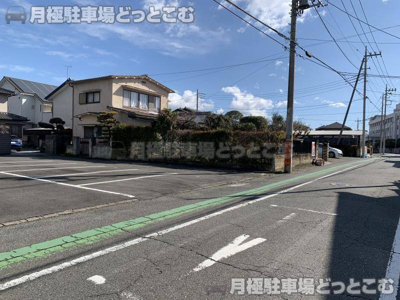 前橋市紅雲町2-14-10の月極駐車場3