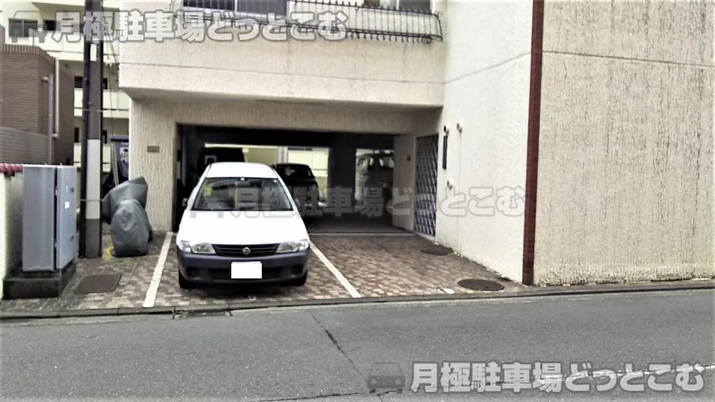 横浜市神奈川区台町11-25の月極駐車場3